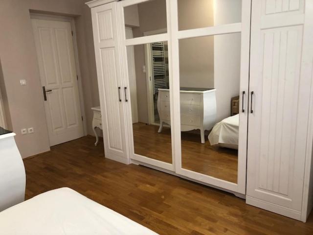Bedroom With Bathroom Shower Спліт Екстер'єр фото